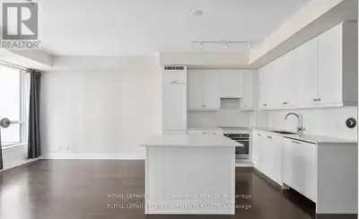 320 - 9075 JANE STREET Vaughan (Concord), Ontario