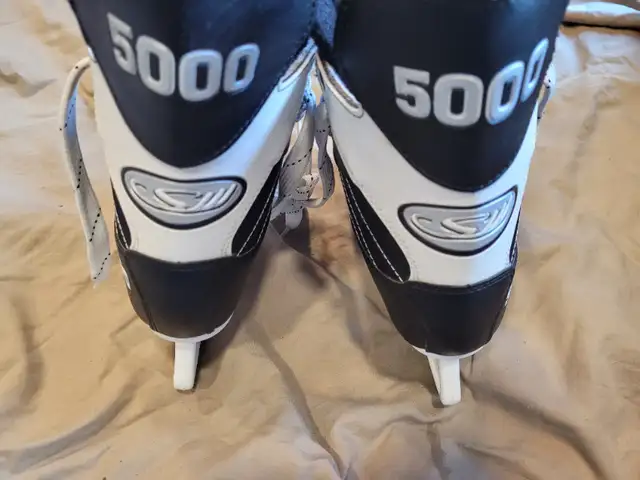 NEW Sher-wood 500 Hockey Skates. Size 7. in Other in Calgary - Image 7