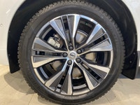 Climate Package [xc60], Advanced Package [S60], Metallic Paint, Bowers & Wilkins Premium Sound, 20”... (image 8)