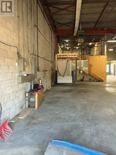 An outstanding opportunity to acquire a premium industrial/commercial unit in one of the area's most...