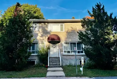 Ottawa, Sandy Hill. Available October 1st. This spacious and unique UPPER-floor Apartment for rent o...