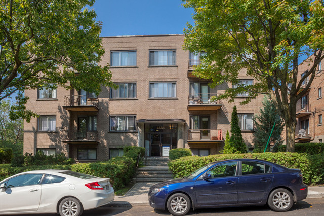 indoor parking for rent near metro Cote-St-Catherine - ID 3229 dans Entreposage et stationnement à louer  à Ville de Montréal