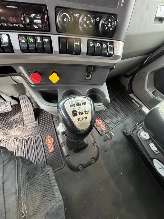 2020 Kenworth T680 Heavy Spec in Heavy Trucks in Hamilton - Image 7