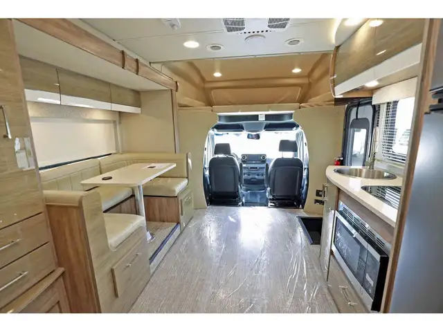 2020 Entegra Coach Qwest 24L 1 extension mercedes turbo diesel S in RVs & Motorhomes in Laval / North Shore - Image 25