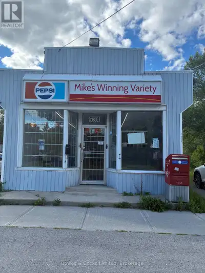 A neighbourhood fixture, 634 Chamberlain has long been a convenience store serving the community. Ap...