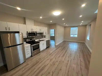 Very large One bedroom unit in Binbrook Village Centre Elevator, Air conditioning 1.5 bathrooms, Was...
