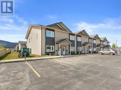 END UNIT WITH SOUTH FACING WINDOWS! Welcome to 41-25 Wann Road, an energy-efficient end-unit townhou...