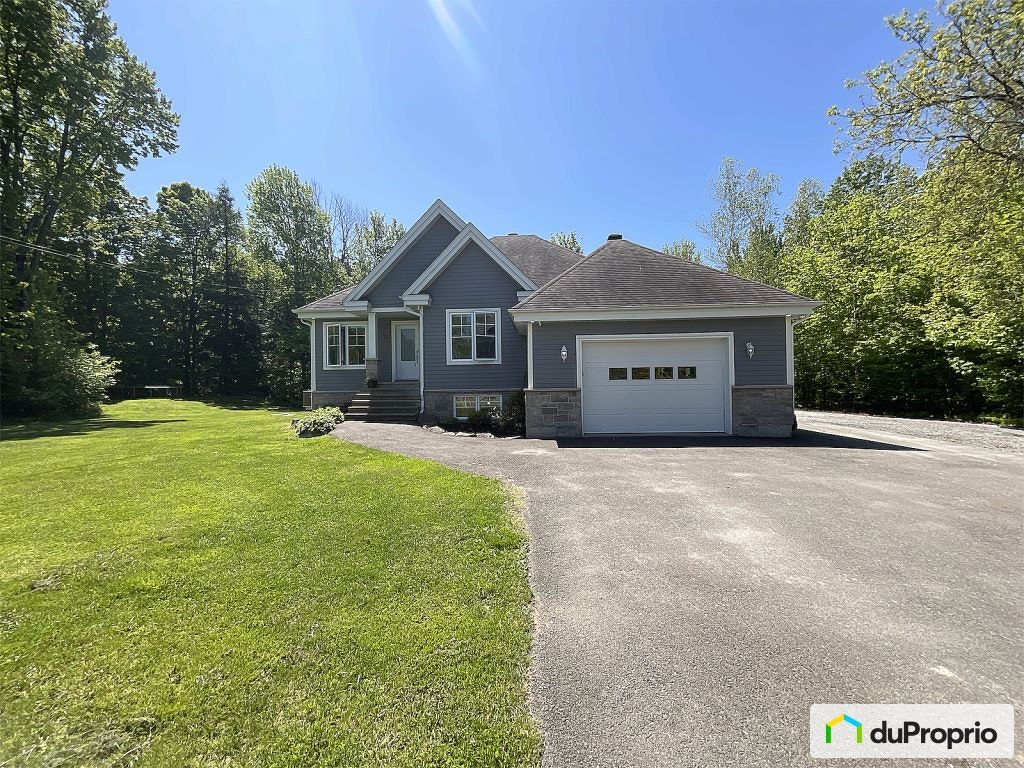 $799,000 - Bungalow for sale in Shefford — photo 1