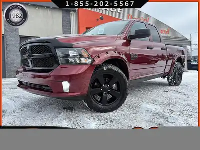 RAM 1500 CLASSIC EXPRESS NIGHT 3.6L QUADCAB *BAS KM* BTE 6'4" MAG 20" FENDER FLAIRES TOILES SOUPLE P...