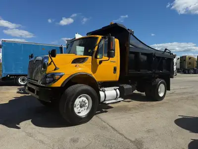 Super Clean Single Axle Dump Truck, Ex City Municipality Truck, ONLY 71,945 Original KMS, IHC DT 260...