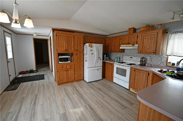 Russell, Manitoba in Houses for Sale in Winnipeg - Image 4