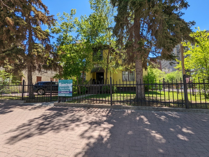 Downtown Edmonton Apartment For Rent Tyrone Heritage Residence Long