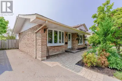 Welcome to this well-maintained 3+1bedroom backsplit in Whitby's sought-after Lynde Creek community....