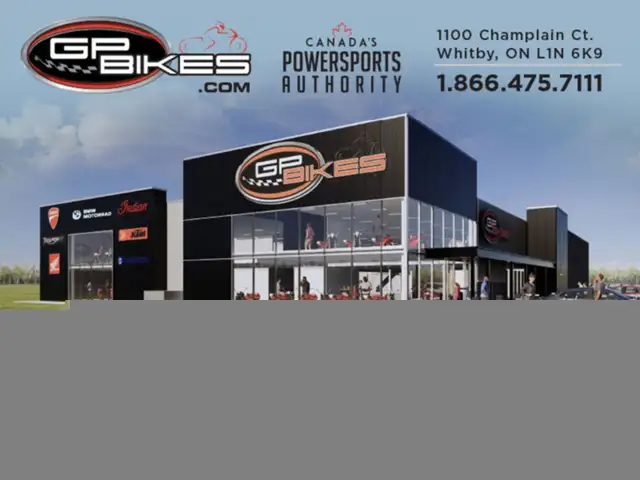 Triumph Daytona 660 Carnival RedSapphire Black in Sport Bikes in Oshawa / Durham Region - Image 5