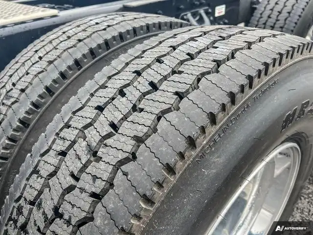 2025 Kenworth T680 in Heavy Trucks in Moncton - Image 8