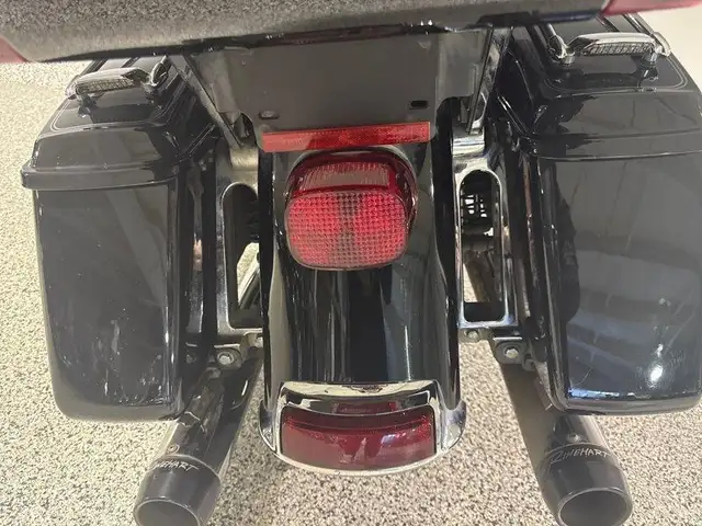 2015 Harley-Davidson FLHTCUL - Electra Glide Ultra Classic Low in Sport Touring in Edmonton - Image 21