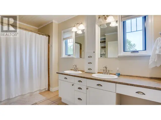 2302 23 Avenue Vernon, British Columbia in Houses for Sale in Vernon - Image 17
