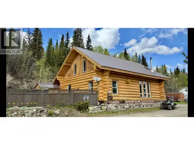 Beautifully crafted log home on Tchesinkut Lake, just 16 km south of Burns Lake and 3 km from the Fr...