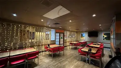 5A//Winnipeg/Turn key famous VIETNAMESE cuisine restaurant Business & Asset only for sale ( Building...