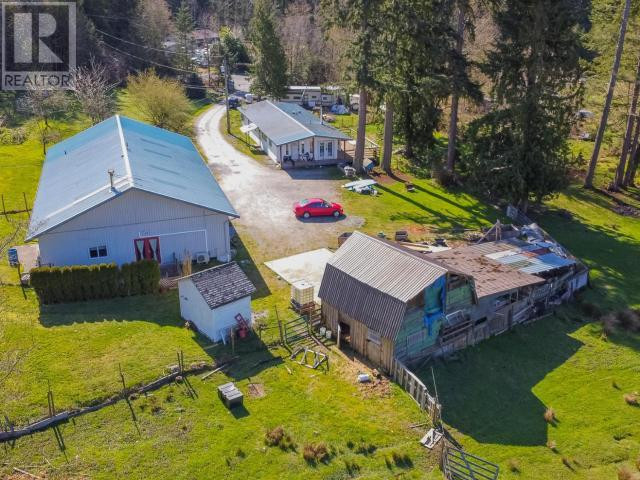 3527 PADGETT RD Powell River, British Columbia in Houses for Sale in Sunshine Coast - Image 2