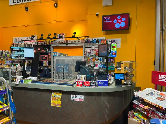Smoke shop with Lotto in Commercial & Office Space for Sale in Burnaby/New Westminster - Image 3
