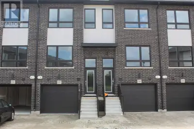 Premium & Upgraded Unit. Excellent Floor plan & Very Spacious. Stunning Bright, Spacious 02 Beds+02...