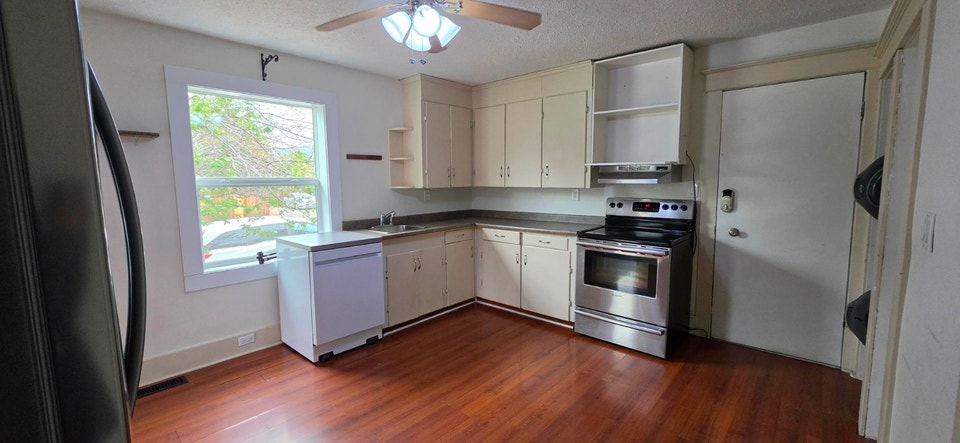 693 St. Paul Street-TOP FLOOR 5