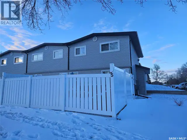 5 1292 Gordon ROAD Moose Jaw, Saskatchewan in Condos for Sale in Moose Jaw - Image 2