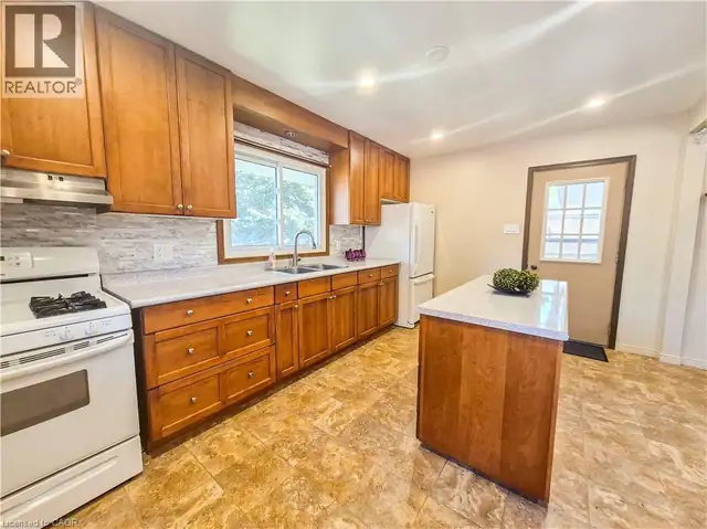 11 DUNCAIRN Avenue Kitchener, Ontario in Houses for Sale in Kitchener / Waterloo - Image 17