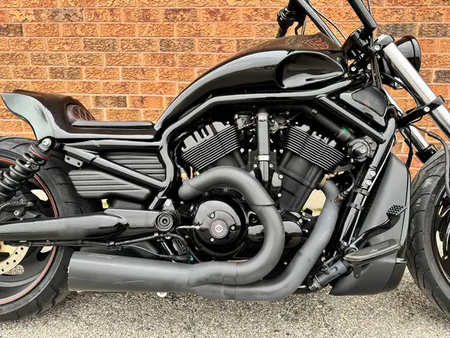 2011 Harley-Davidson V-Rod **CUSTOM BODY KIT** **VANCE & HINES P in Street, Cruisers & Choppers in Markham / York Region - Image 6