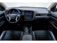 Mitsubishi Outlander PHEV SE S-AWC 2018 : Électrification et Polyvalence Le Mitsubishi Outlander PHE... (image 1)