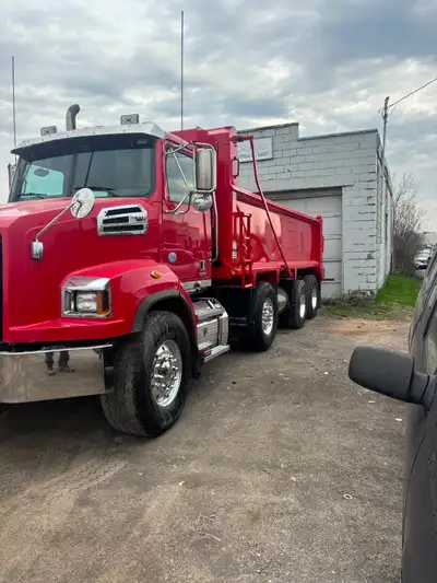 2018 WESTERN STAR 4700SB TRI-AXLE DUMP TRUCK, 239840 KM, ENGINE: DETROIT DD13 12.8L 470HP TRANSMISSI...