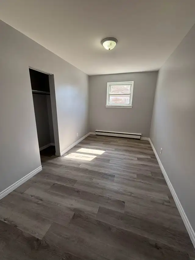 MAIN FLOOR  2 BEDROOM APARTMENT ~ $1295 in Long Term Rentals in Sarnia - Image 6