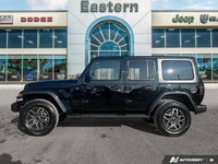 This Jeep Wrangler has a durable Regular Unleaded V-6 3.6 L/220 engine powering this Automatic trans... (image 1)