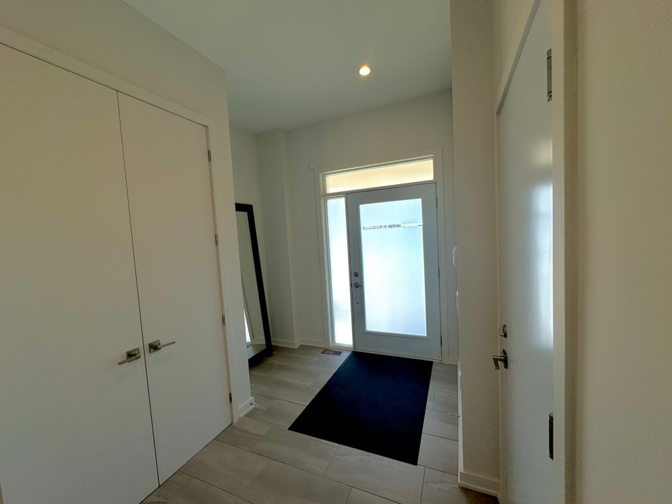 Stunning 4-Bedroom Family Home in Riverside South, Ottawa 2