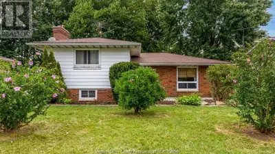 166 Woodlawn CRESCENT Kingsville, Ontario