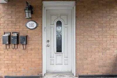 195 Victoria St N upper