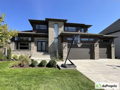 Découvrez cette splendide résidence située sur l'île Sainte-Thérèse à Saint-Jean-sur-Richelieu, alli...