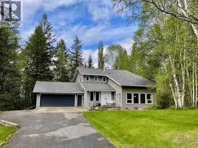 Stunning West Coast Contemporary custom built home in Dragon Lake! Welcome to this beautiful 4 bedro...