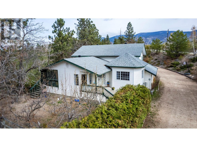 2084 PINEWINDS Place Okanagan Falls, British Columbia in Houses for Sale in Penticton - Image 2