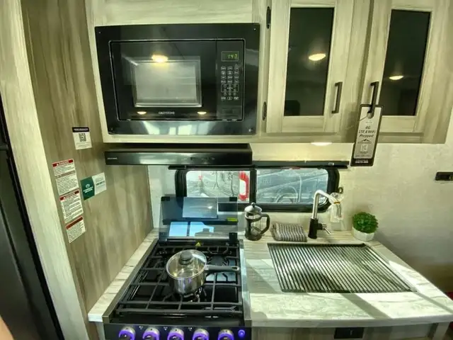 2025 EAST TO WEST Della Terra 250QB in Travel Trailers & Campers in Bedford - Image 25