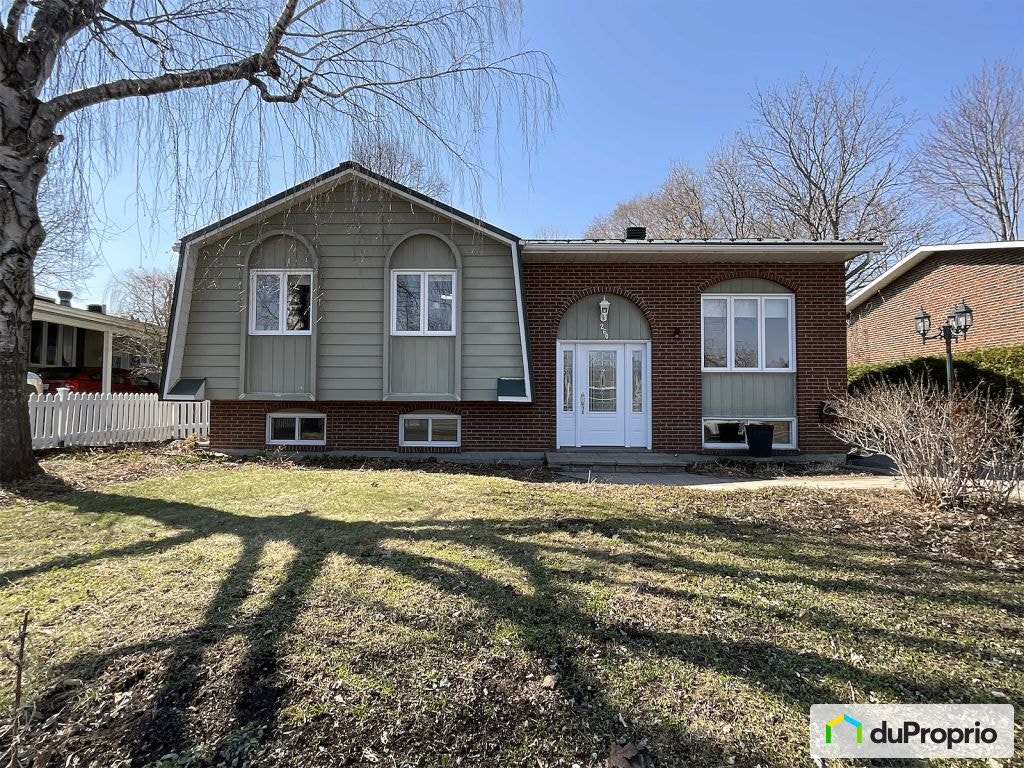 $549,000 - Bungalow for sale in Ste-Catherine — photo 1