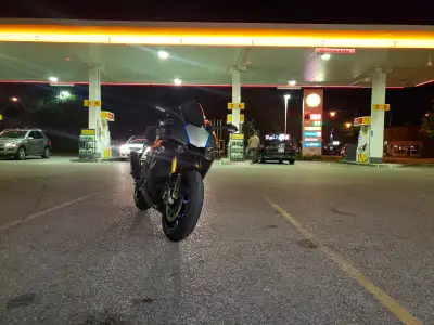 Awe inspiring R1M hits the market! This Pre-emissions choke hold, 1000cc, World-Class Superbike has...
