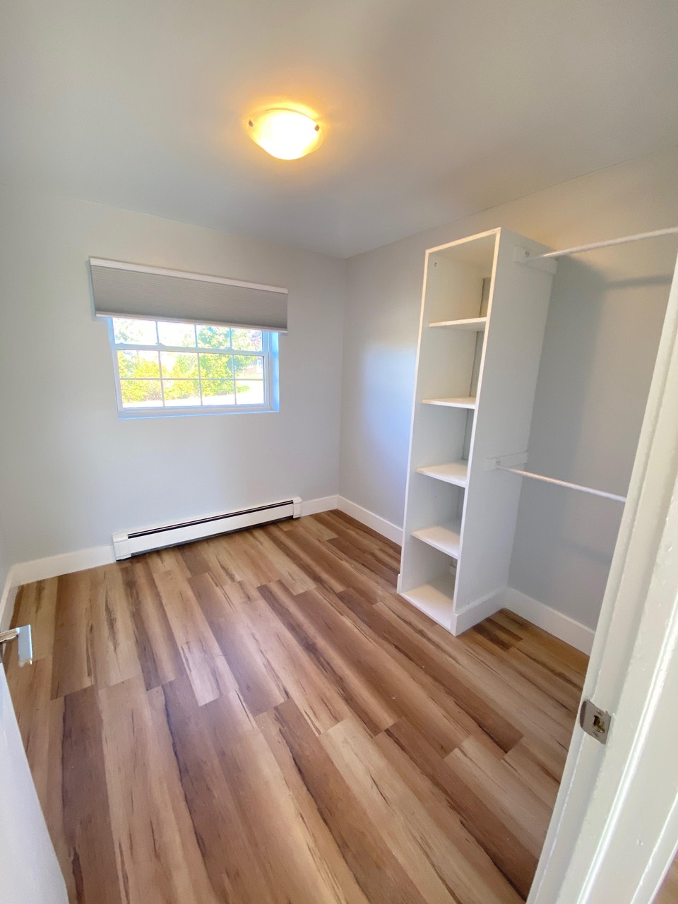 Bright & Renovated 3-Bedroom Apartment Sydney, Great Location 4