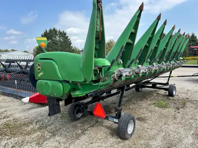 2013 JOHN DEERE 608C STALKMASTER CORN HEAD AND HEADER CART PACKAGE STOCK #A115080 8 ROW 30 INCH SPAC...
