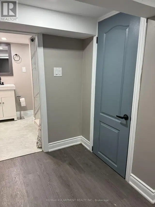 LOWER - 22 GRAHAM AVENUE N Hamilton (Delta), Ontario in Long Term Rentals in Hamilton - Image 8