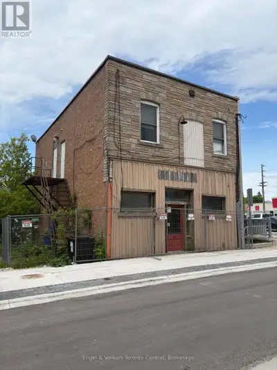 Prime Commercial Land in Owen Sound's Revitalized DowntownThis is a once-in-a-lifetime chance to own...