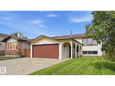 Welcome to this spacious 3+2 bedroom bi-level featuring two kitchens, split air-conditioning and an...