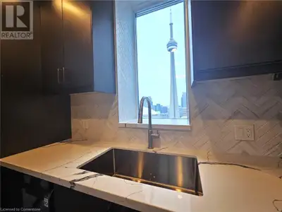 8 YORK Street Unit# 3112 Toronto, Ontario