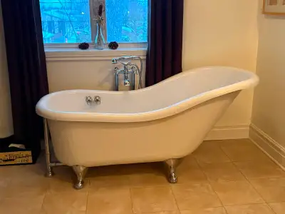 Bain sur pattes (autoportant) , lavabo, robinets , luminaires, View more